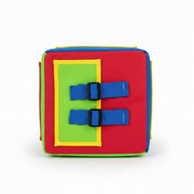 Cargar imagen en el visor de la galería, Dado de Tela Montessori de Vestir (20x20 cm) | Cubo Sensorial Temprano