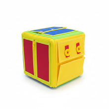 Cargar imagen en el visor de la galería, Dado de Tela Montessori de Vestir (20x20 cm) | Cubo Sensorial Temprano