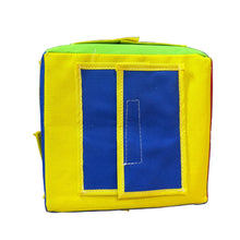 Cargar imagen en el visor de la galería, Dado de Tela Montessori de Vestir (20x20 cm) | Cubo Sensorial Temprano