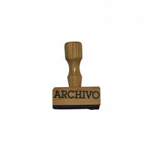 Cargar imagen en el visor de la galería, Sello de Madera Tradicional con Puño (Modelos a Elegir)