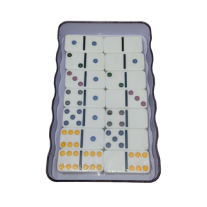 Domino de plástico con estuche de metal